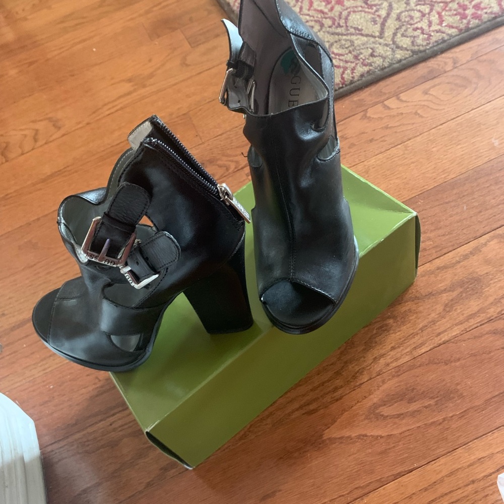 Guess open toe bootie